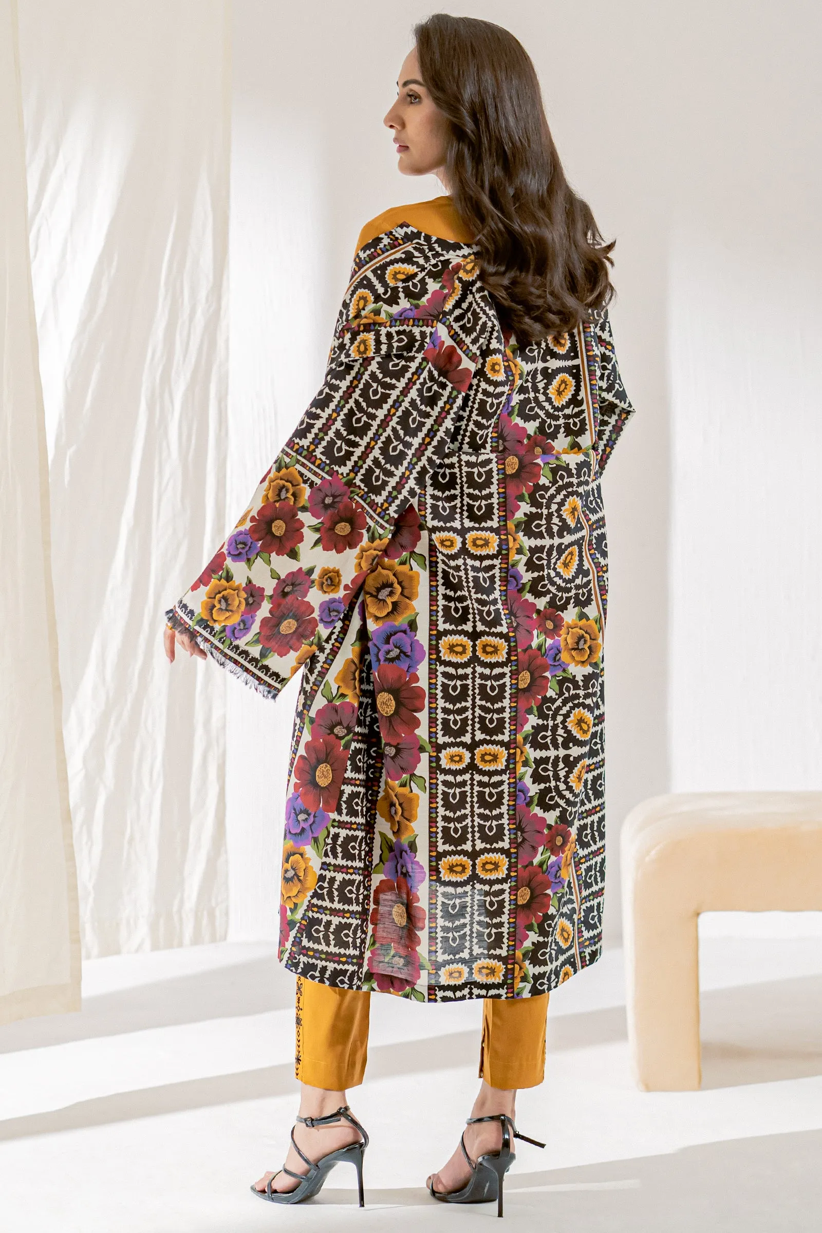 Dahlia Cape