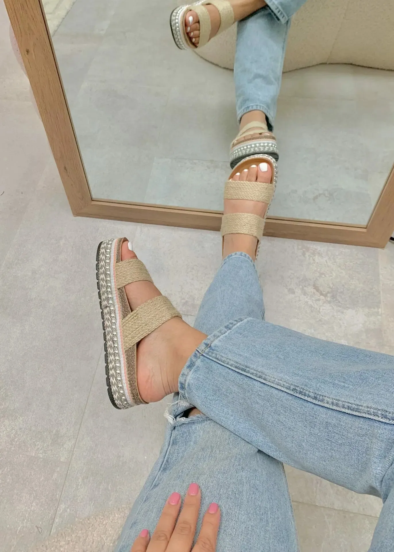 Mila | Elegant Slides