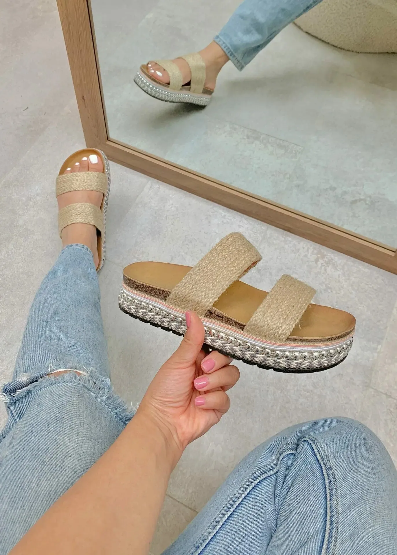 Mila | Elegant Slides