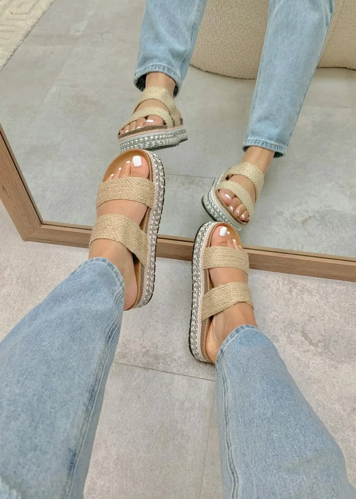 Mila | Elegant Slides